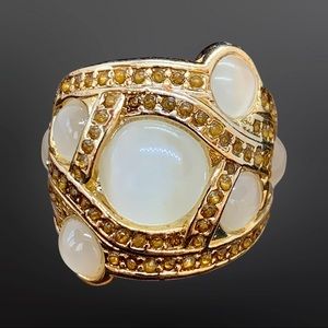 Gold ring with inlayed stones